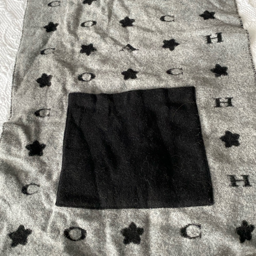 Michael kors wrap. Perfect conditionn, worn once. Black and grey colour.
